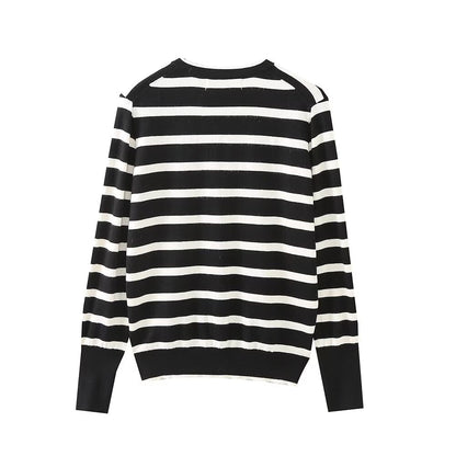 Knitted Coat Women Niche Round Neck Decorated Row Button Knitted Coat.