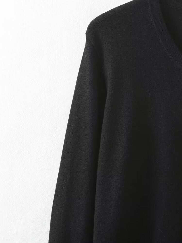 Knitted Coat Women Niche Round Neck Decorated Row Button Knitted Coat.
