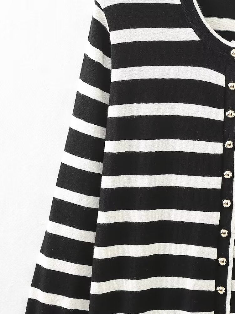 Knitted Coat Women Niche Round Neck Decorated Row Button Knitted Coat.