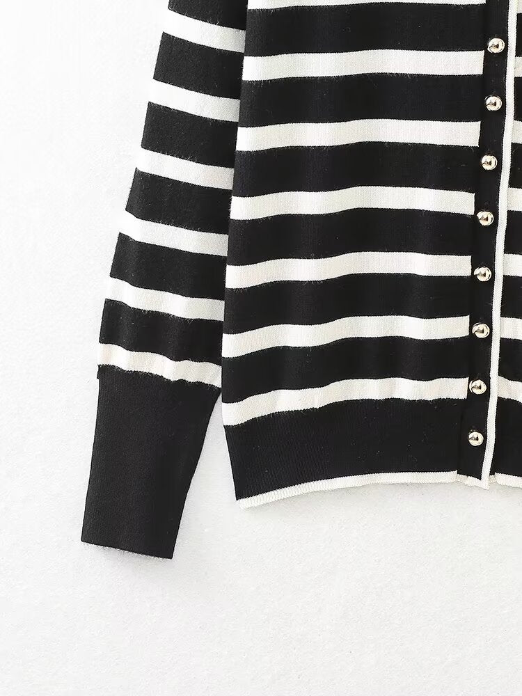 Knitted Coat Women Niche Round Neck Decorated Row Button Knitted Coat.