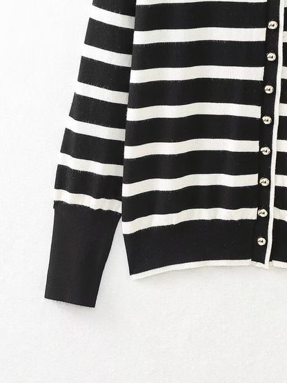 Knitted Coat Women Niche Round Neck Decorated Row Button Knitted Coat.