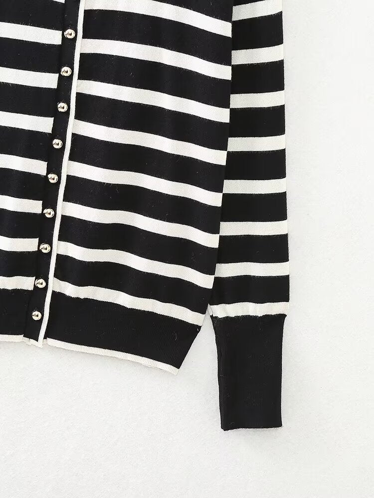 Knitted Coat Women Niche Round Neck Decorated Row Button Knitted Coat.