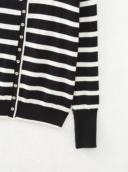 Knitted Coat Women Niche Round Neck Decorated Row Button Knitted Coat.
