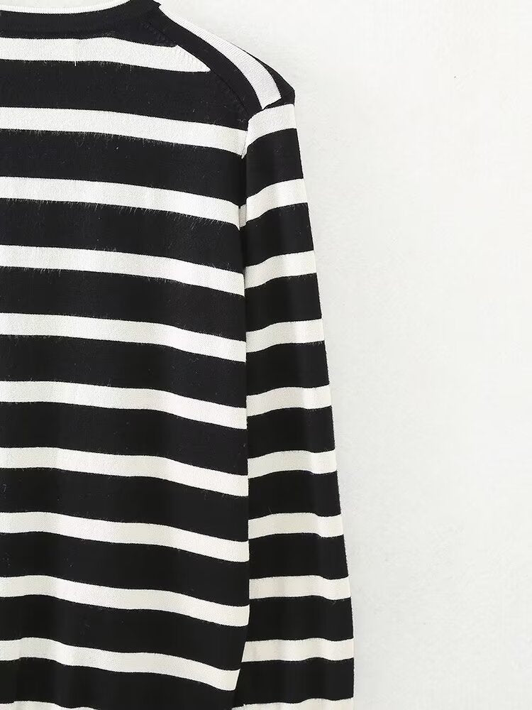 Knitted Coat Women Niche Round Neck Decorated Row Button Knitted Coat.