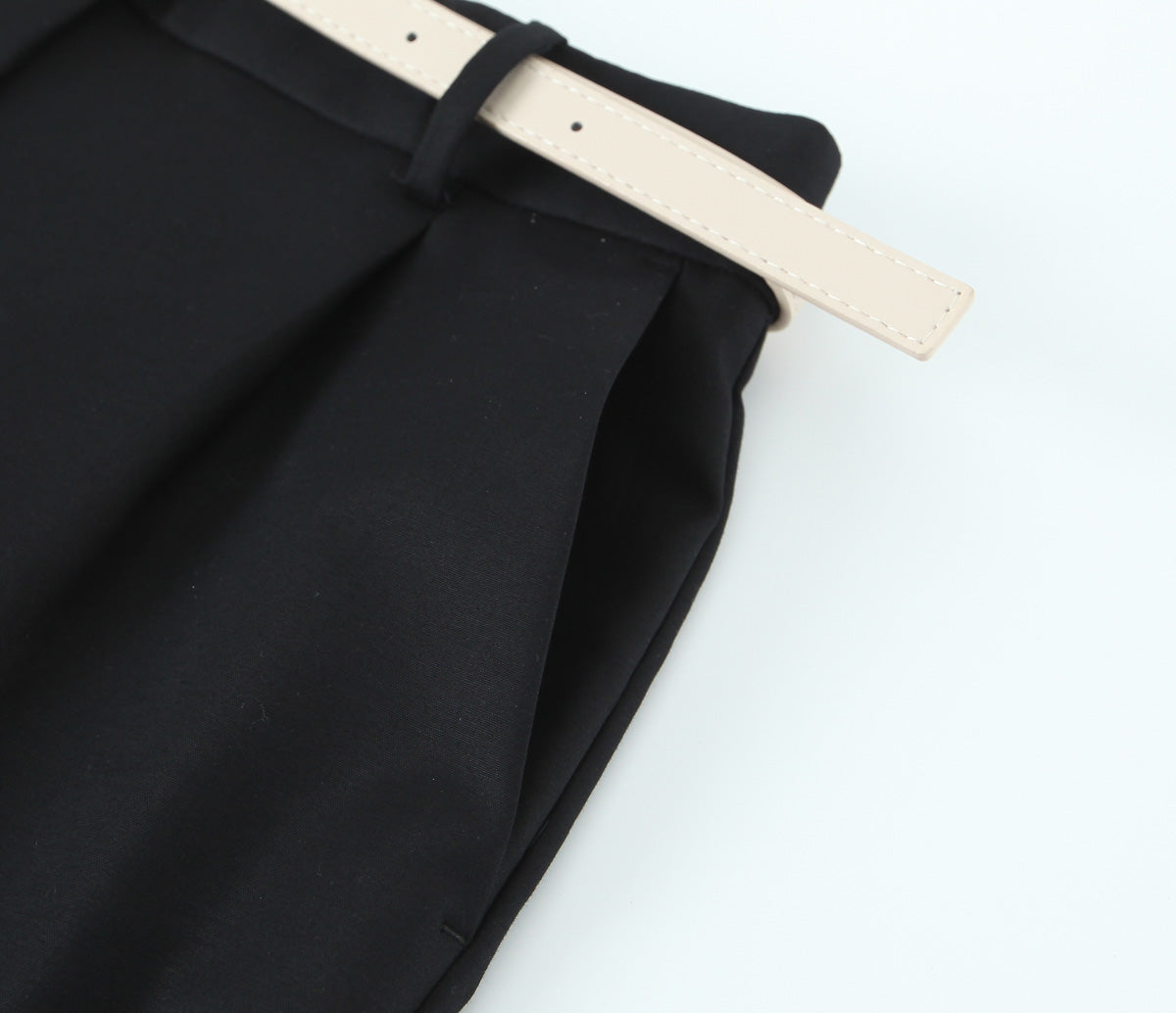 Women Clothing Summer Office Casual With Belt Pleated Wide Leg Shorts.